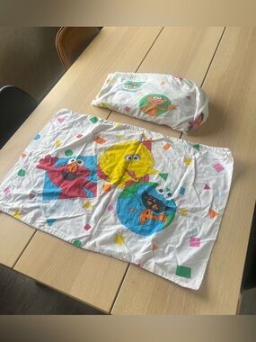 Vintage Sesame Street Fitted Twin bedsheet and  Pillowcase Set 80’s-90’s era